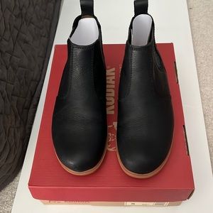 Women Kodiak Low Rider Chelsea Boots. Worn Once. Size 5